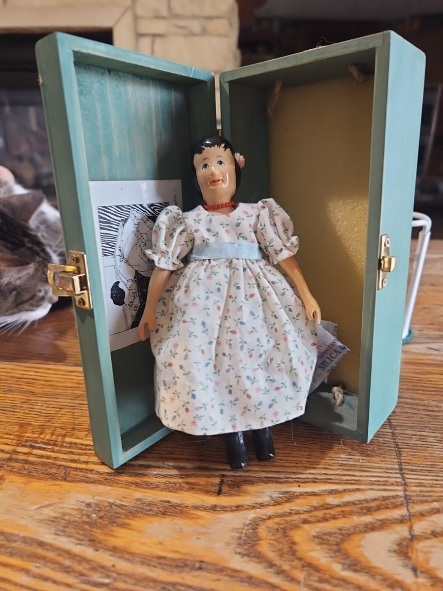 Vintage Artist Judy Brown Carved Wood Hitty Doll 6 1/2