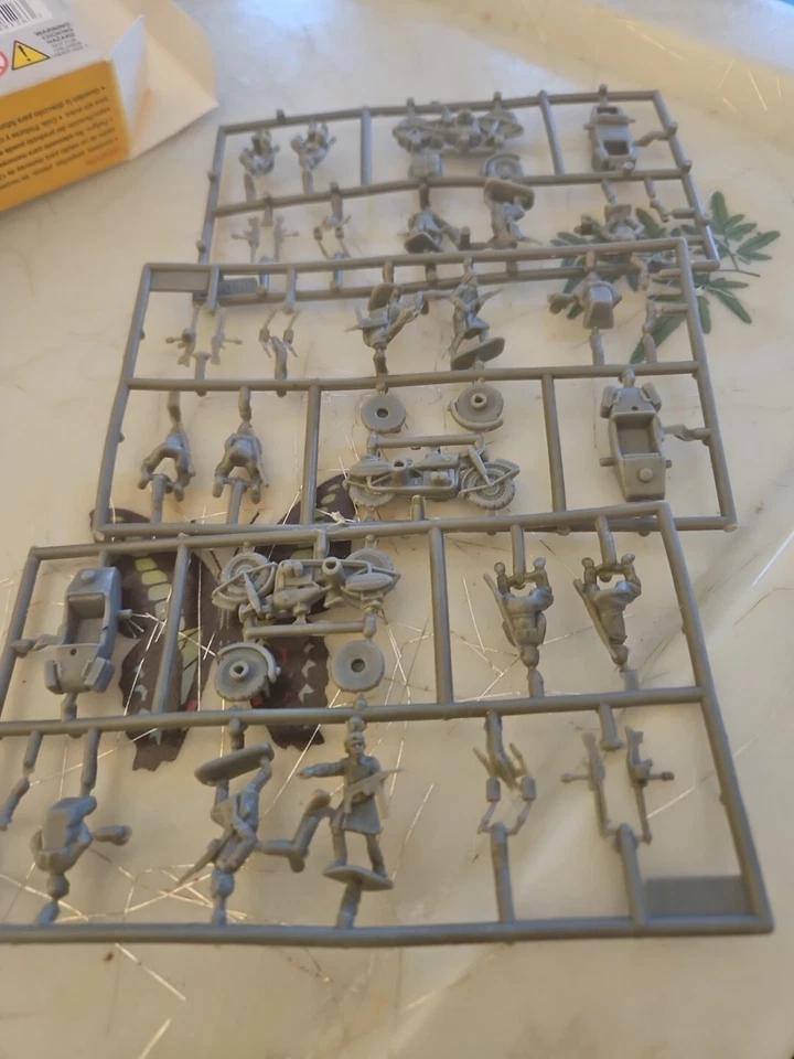 Motocicleta alemana HaT 8126 Segunda Guerra Mundial con sidecar 1/72 Foto 4 de 4