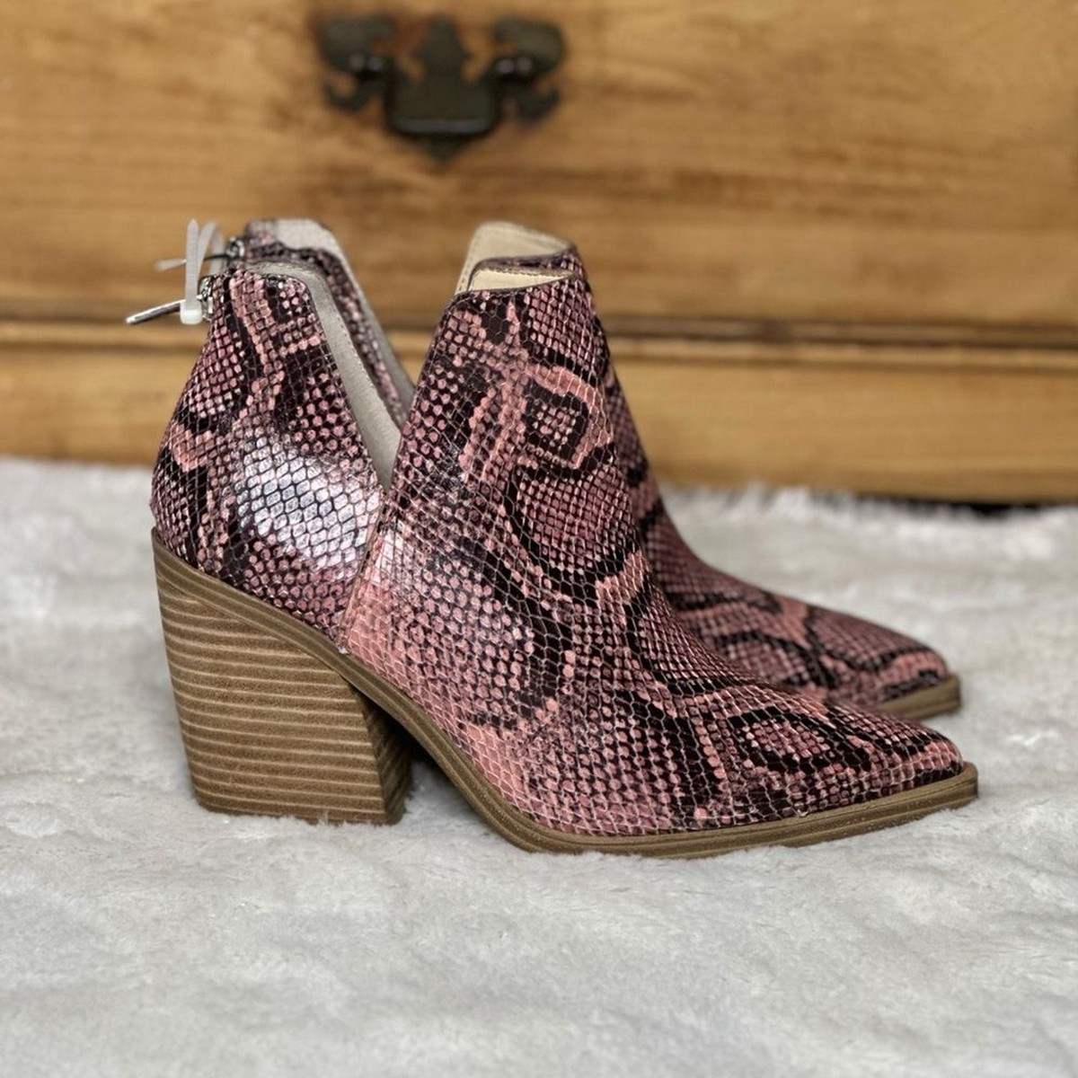 NWOB Vince Camuto Gigietta Rosewood Embossed Snake Print Ankle
