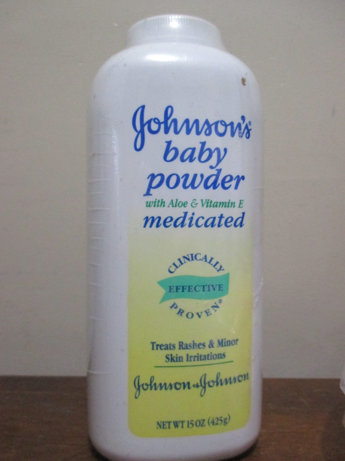 Johnson’s Medicated Baby Powder 15 Oz with aloe vitamin e 741655185192