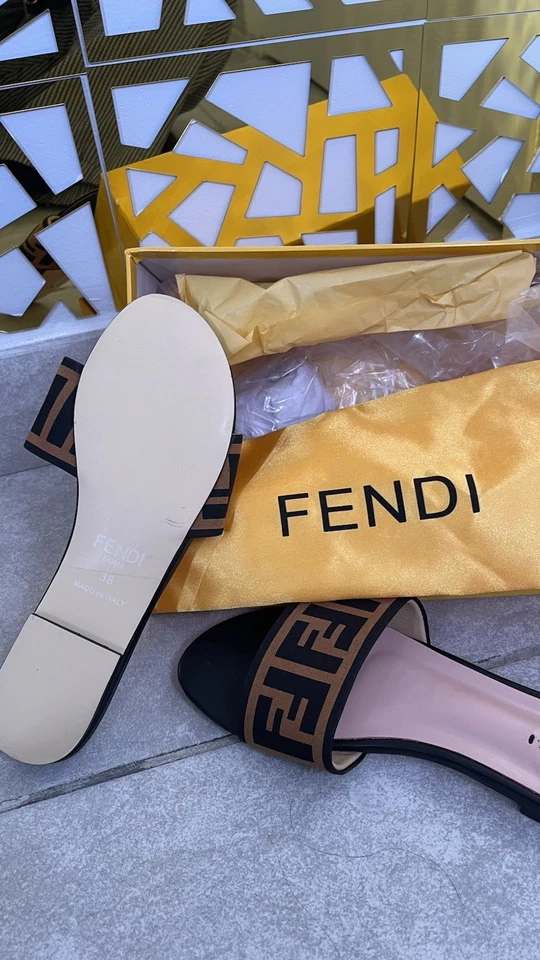 Sandalias Fendi para mujer talla Au 7,5, talla UE 38 hechas en Italia Foto 2 de 4