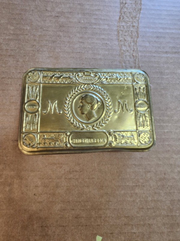 WWI UK MILITARY PRINCESS MARY  BOX W/MON STAR MEDAL & CHRISTMAS CARD 1914-1915