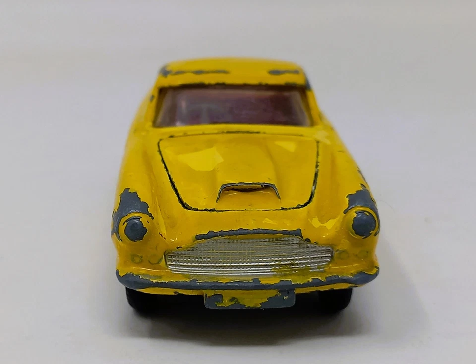 CORGI TOYS Ref. 218 / ASTON MARTIN DB4 (1960) SCALA 1:43 (MODELLINO DA RESTAURO) - Immagine 2 di 4
