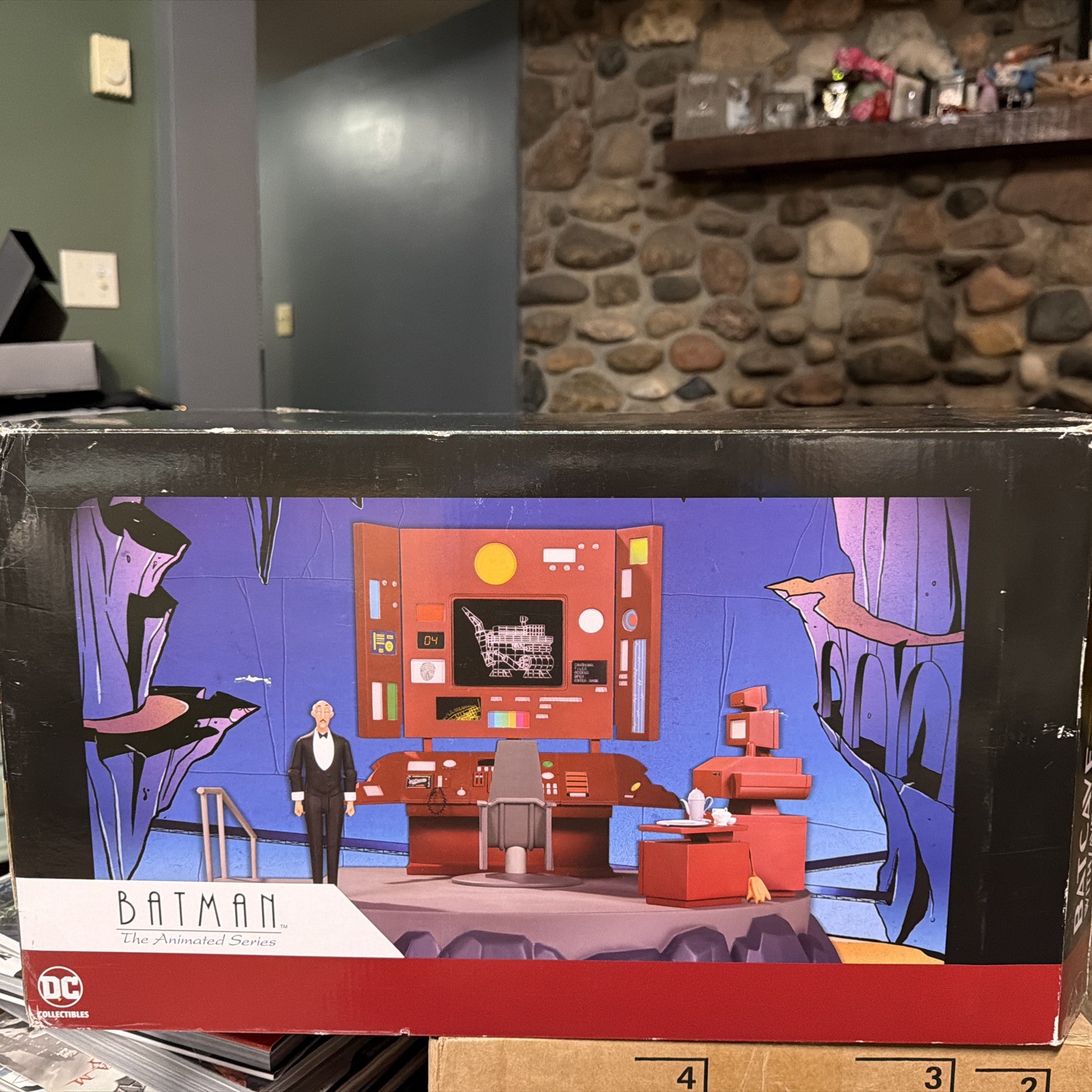 DC Collectibles Batman The Animated Series Batcave w/Alfred W Box