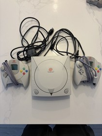 Sega Dreamcast Console Bundle, 2 Controllers, Cords VMU Tested Works Pelican Gun