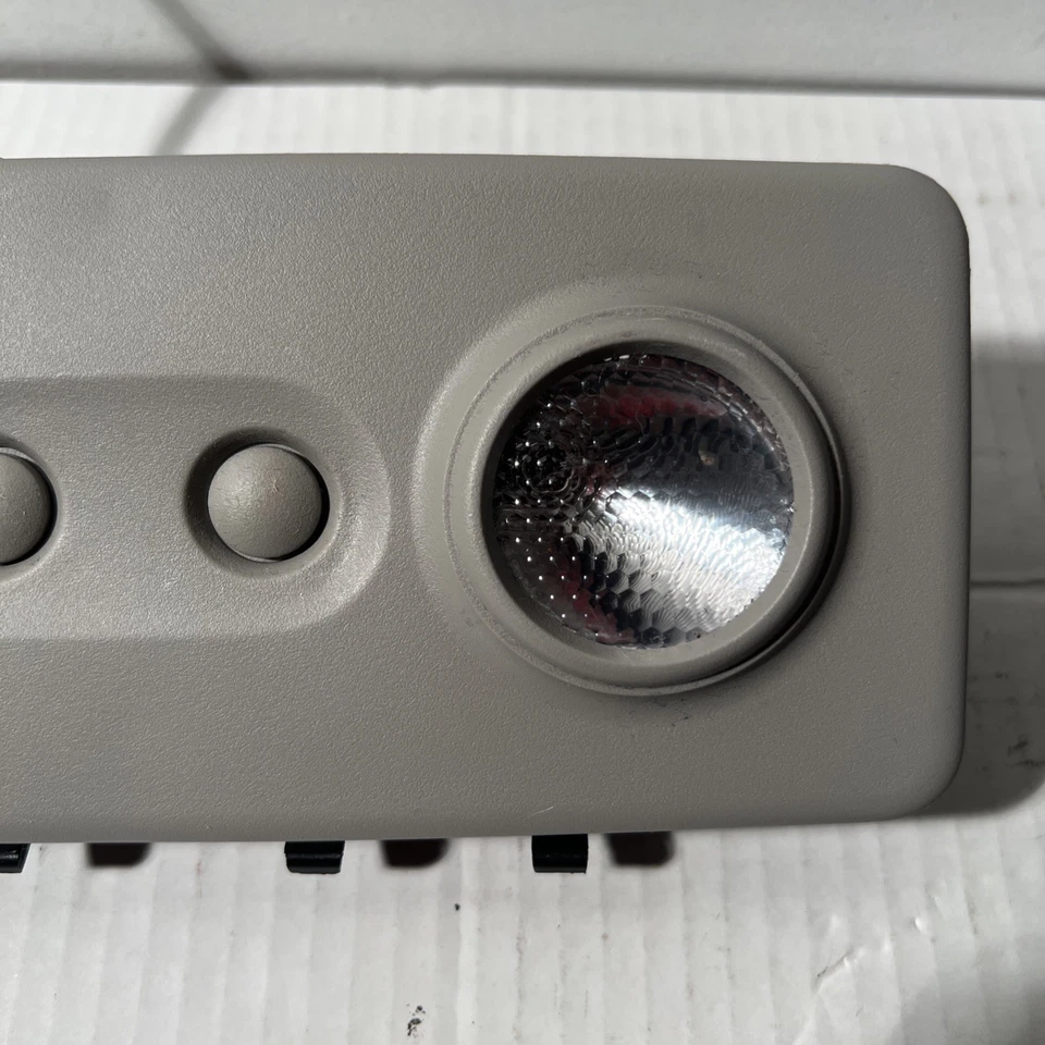 OEM 2013-2017 雪佛兰 Traverse 高架上车顶控制台圆顶地图灯 — 第 3/4 张图片