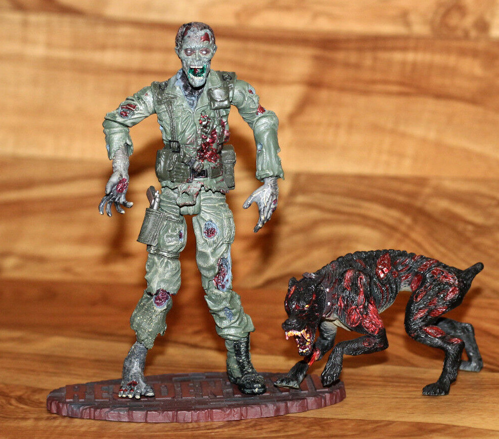 Resident Evil Code Veronica Zombie Soldier Cerberus Dog Action