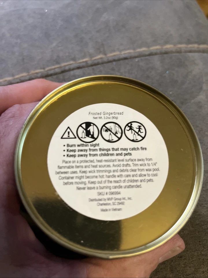 Pan de jengibre vertido a mano de cera para velas de 3,2 oz perfumado en lata de metal usado Foto 3 de 3