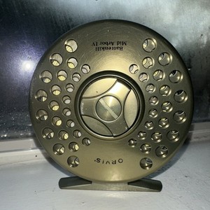 jdm reels shimano Brand New 24 Twin Power C2000S Spinning Fishing Reel Free Body construction reduces trigger COLOR:ALBINO FROG - 4.5