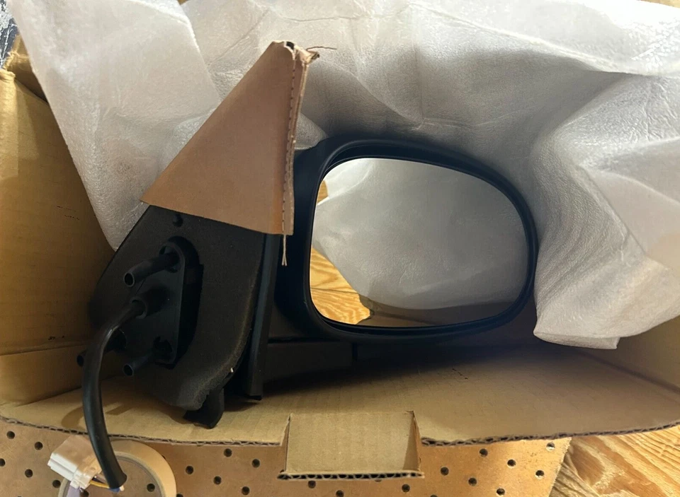 Правое боковое зеркало обзора Dorman No955-1290 подходит для Nissan Maxima 2000-2003 годов выпуска - Изображение 2 из 3