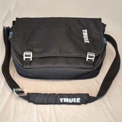 Thule Messenger Bag Phone Tablet Laptop Padded Adjustable Strap Zipper Pockets