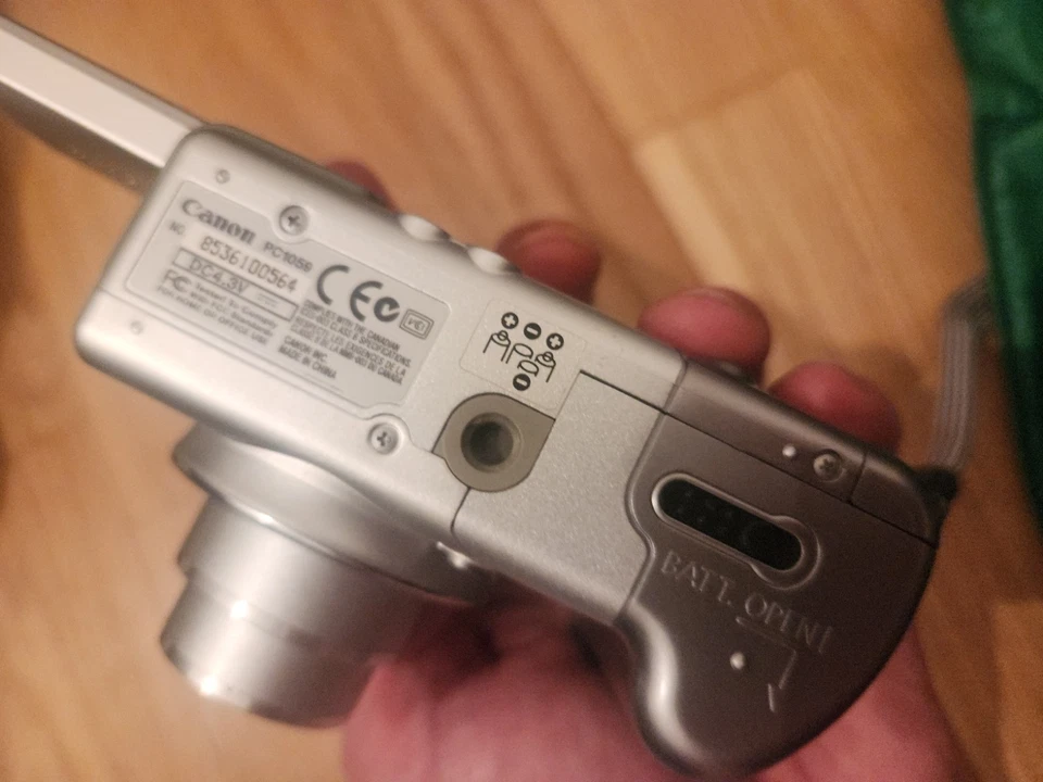 Canon Power Shot A80 Point Shoot Digital Camera 4.0MP + 256MB Memory Card  - Bild 4 von 4