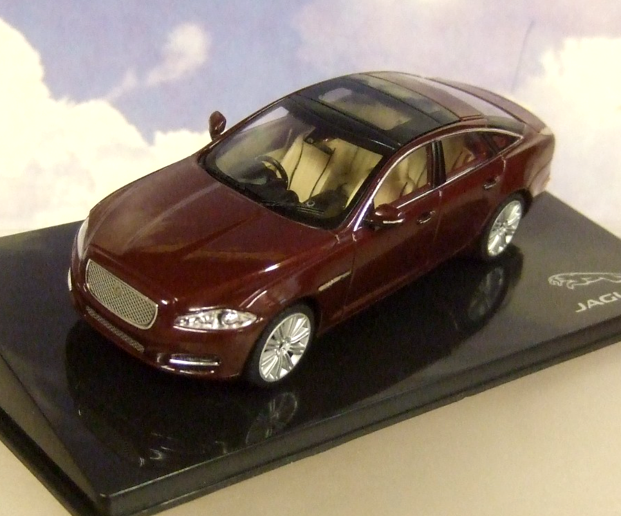 IXO 1/43 DIECAST JAGUAR DEALER MODEL 2011+ JAGUAR XJ CAVIAR (OXBLOOD MAROON RED)