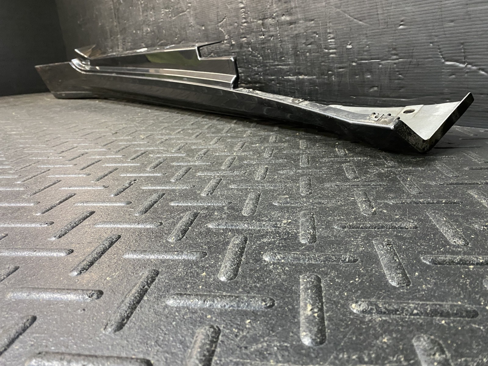2011 MASERATI GRANTURISMO ROCKER PANEL PASSENGER RH SIDE SKIRT TRIM PANEL NERO