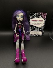 2011 Monster High Spectra Vondergeist Doll w/ Rhuen Accesories - School's Out