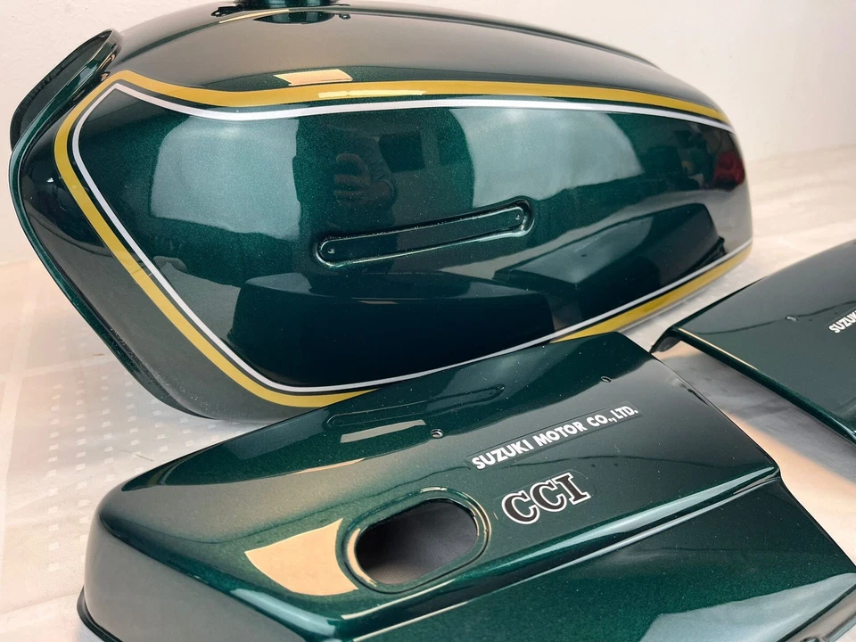 JUEGO CALCOMANÍAS TANQUE SUZUKI GT550 1976 GT550 Foto 2 de 4