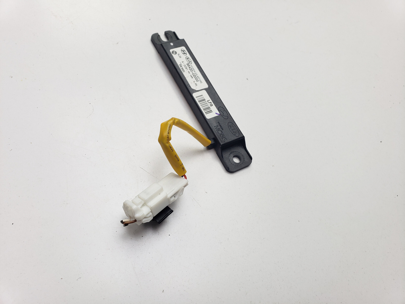 HYUNDAI IONIQ KEYLESS ENTRY ANTENNA AMPLIFIER RECEIVER MODULE 2019