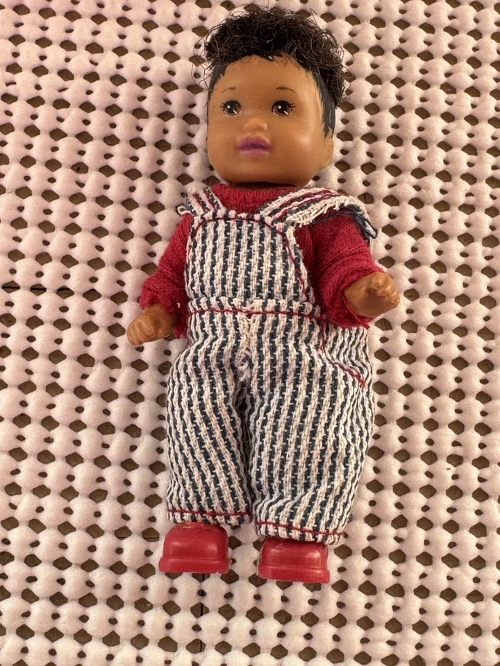 Barbie Happy Family Neighborhood FELIZ 1er CUMPLEAÑOS BEBÉ AMIGOS Mesa y Sillas Foto 2 de 4