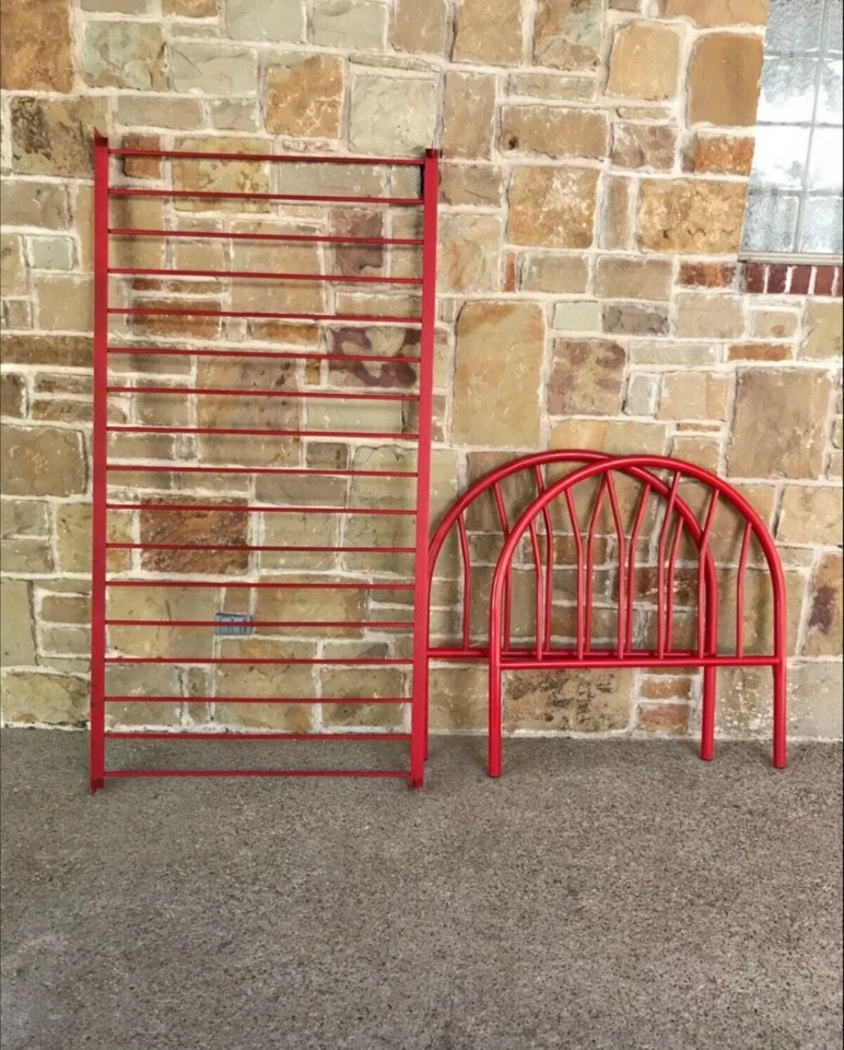 marco de cama doble vintage de metal rojo Foto 2 de 4