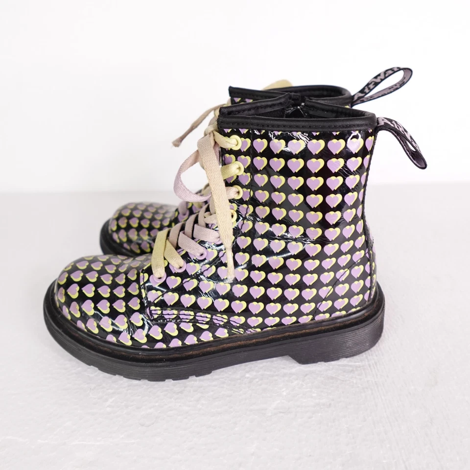 Botas Dr. Martens 1460 J Juveniles Talla 1 Negro Púrpura Estampado Corazón Encaje Cremallera Niñas Foto 4 de 4