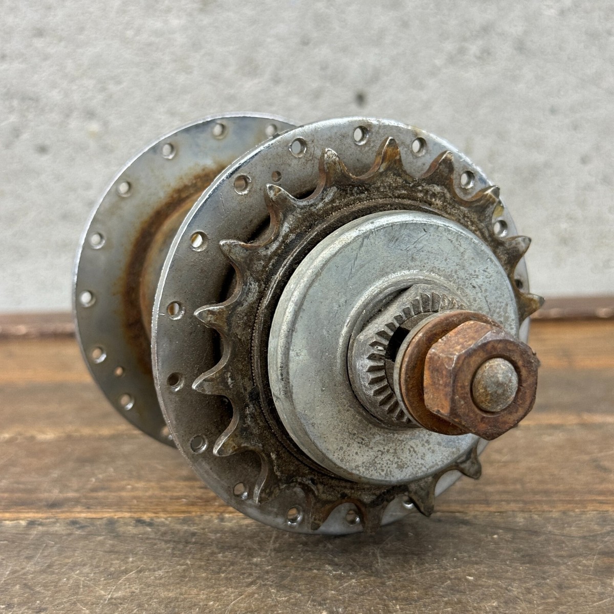 Vintage Schwinn 2 Speed Kickback Yellow Band Bendix Hub 36 Vintage Schwinn 2 Speed Kickback Yellow Band Bendix Hub 36