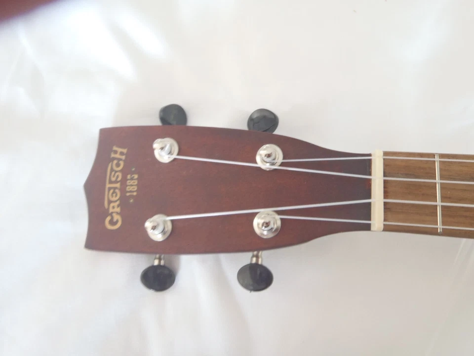 Gretsch G9110-L  Concert Long Neck Ukulele A/E w/Deluxe Padded Gig Bag w/Strap - Image 2 of 4