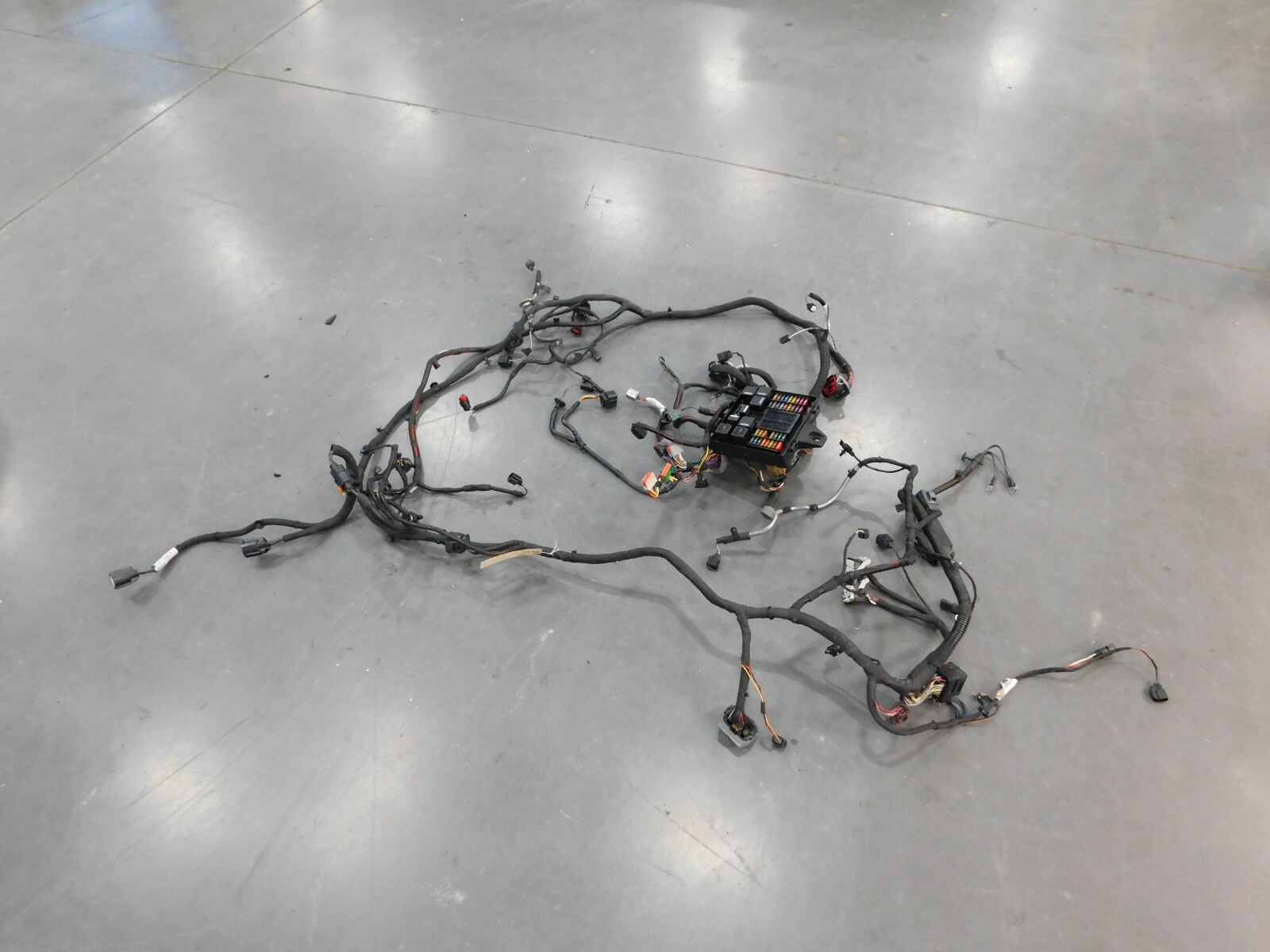 2014 12 - 18 Aston Martin V12 Engine Harness / Fuse Panel  #1697 L5  