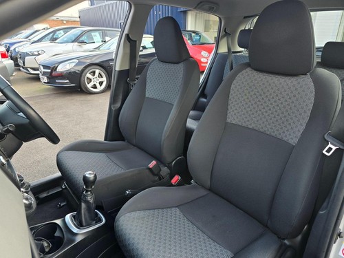 2015 Toyota Yaris 1.33 Dual VVT-i Icon Euro 5 5dr Euro 5 - Picture 19 of 24