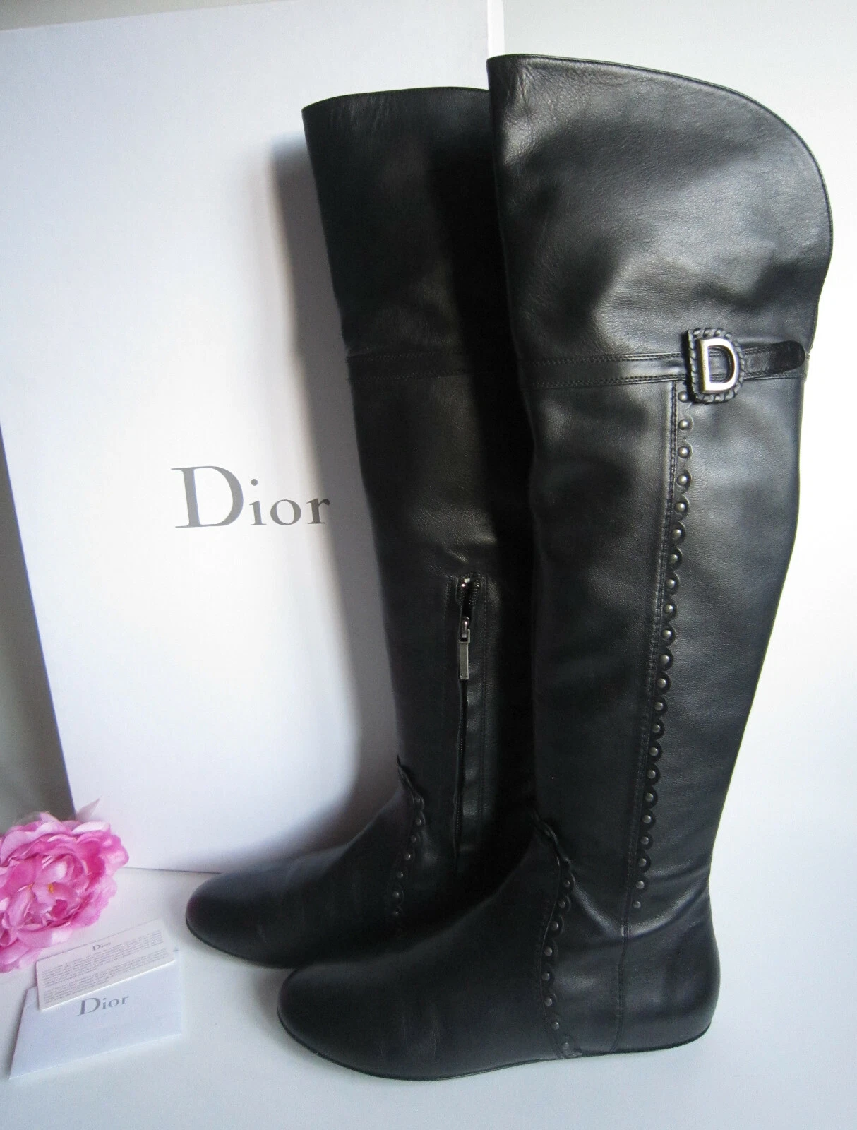 Bottes Christian Dior longues sur genoux en cuir. Taille 39/6UK. Légèrement utilisé. Fab !