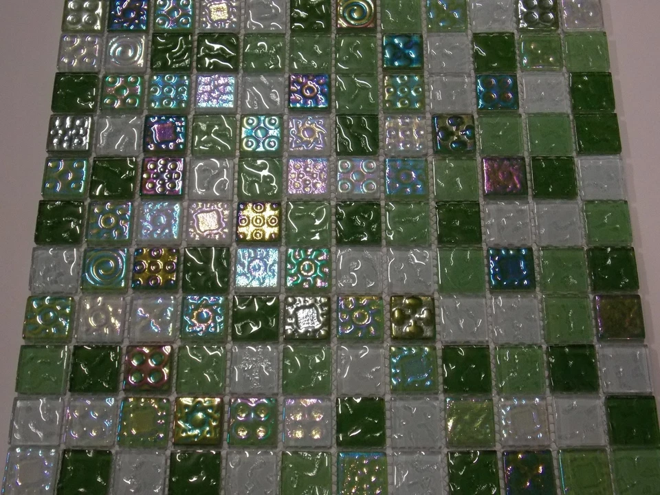 1 qm Glasmosaik Mosaik Fliese grün hellgrün dunkelgrün weiß perlmutt effekt  - Bild 2 von 4