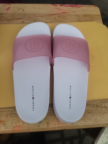 New! Tommy Hilfiger Women’s Fluoro Slides Flat Sandals Sz 6M Pink White Slip-on - Picture 2 of 6