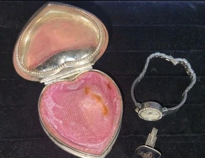 Vintage Heart Shaped Trinket Box Cufflink Watch Top Of Box Non Magnetic Quartz
