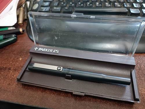 VINTAGE PARKER 25 MATT BLACK FOUNTAIN PEN BOXED BLACK LOGO, ENGLAND - SUPERB