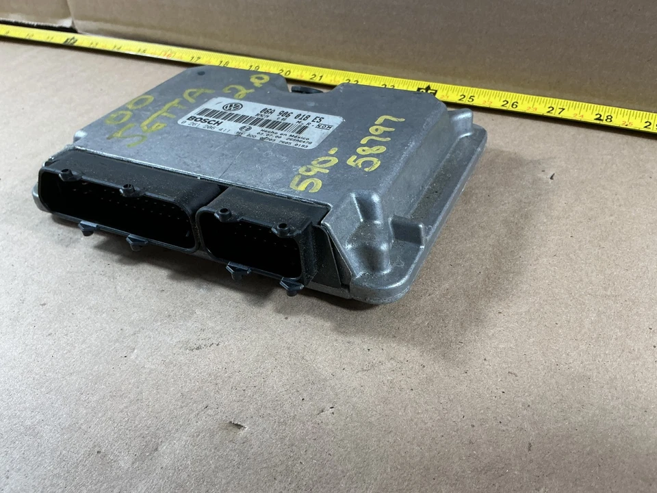Módulo de control del motor Volkswagen Jetta 1999-2001 ECM ECU 06A906018ES Foto 3 de 4