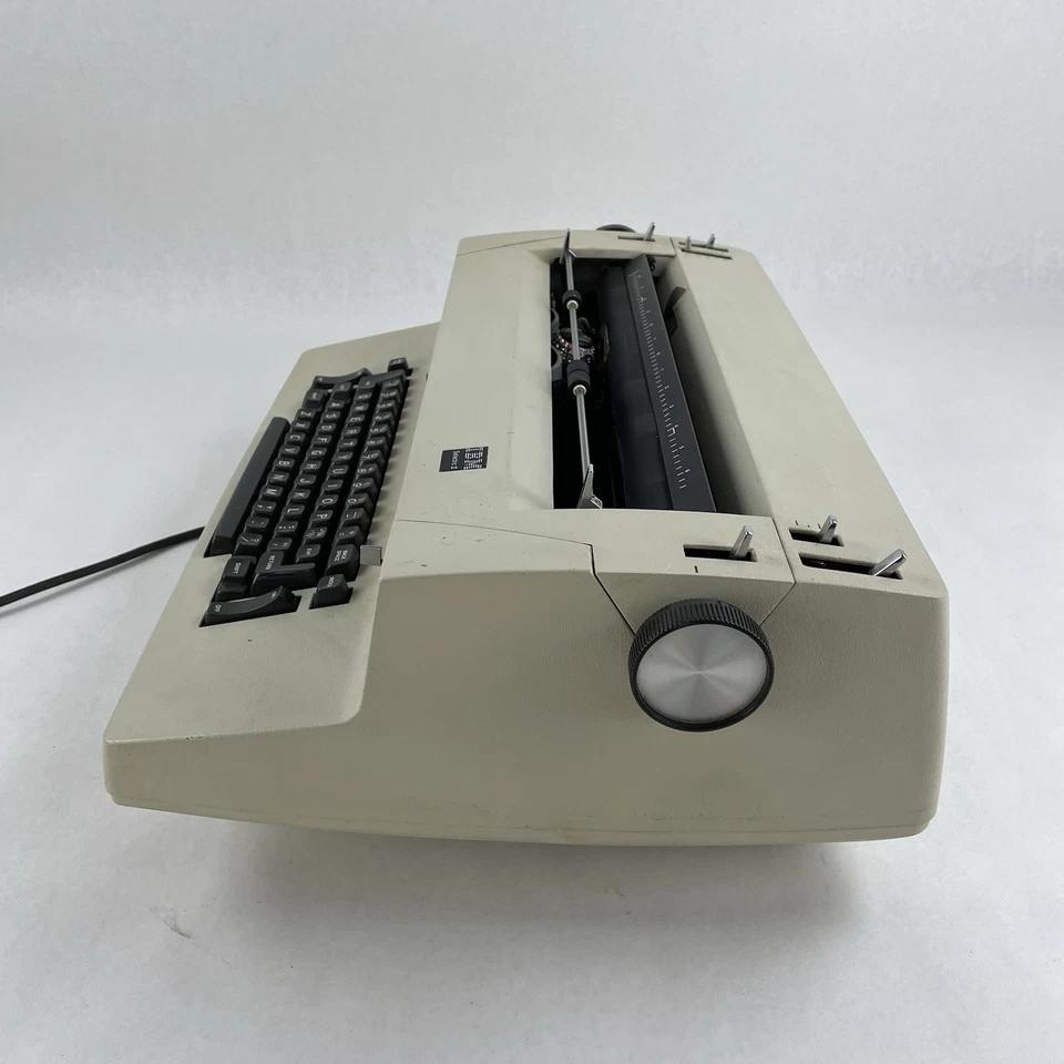IBM Correcting Selectric II Typewriter Tested No Ribbon - Image 4 of 4