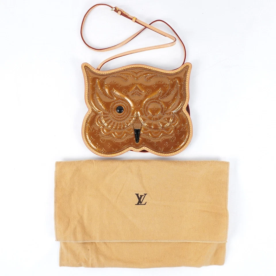 Bandolera Louis Vuitton Conte De Fees Owl en charol con monograma dorado