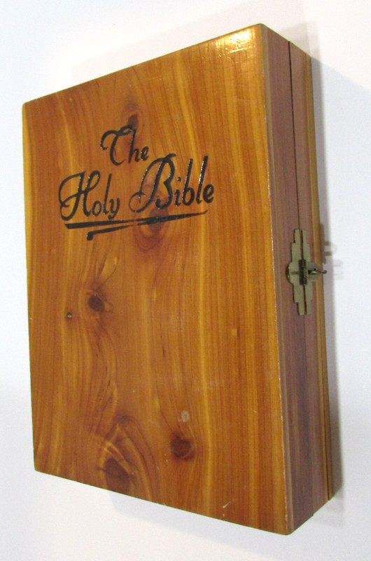 Old Cedar Wood Keepsake Storage Box w Jesus Print and 1976 Bicentennial Bible