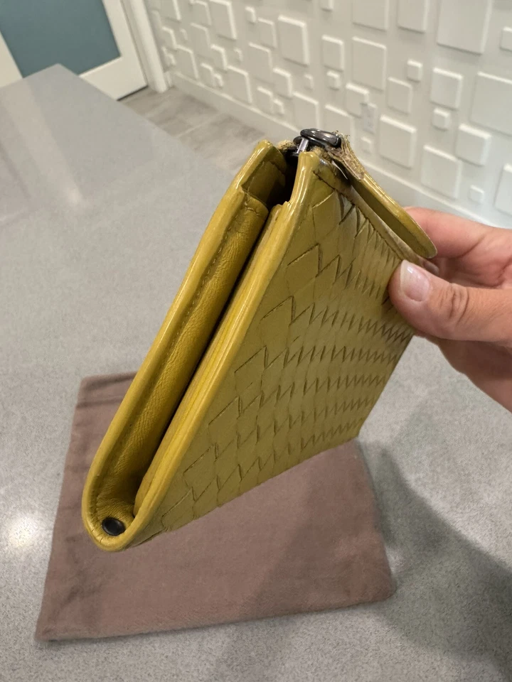 Auténtica billetera larga Bottega Veneta Intrecciato piel de cordero cremallera alrededor mostaza Foto 4 de 4