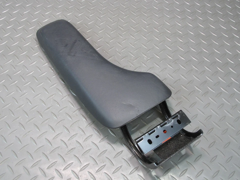 03-06 CHEVROLET SSR CENTER CONSOLE ARMREST STORAGE LID BLACK OEM - Image 4 of 4