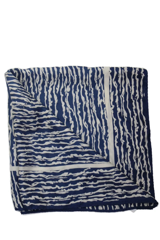 Cachecol feminino Diane Von Furstenberg borda enrolada seda azul tamanho 23 X 23 - Imagem 3 de 3