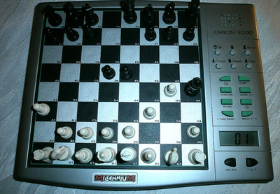 Schach  ,Schachcomputer  ORION 2000 in Ordnung , spielt auch Dame , macht Spass