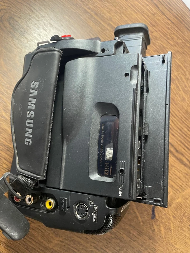 Samsung Hi8 Handheld Camcorder 8mm for parts - Image 2 of 2