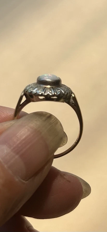 Anillo australiano de ópalo y diamantes Foto 4 de 4