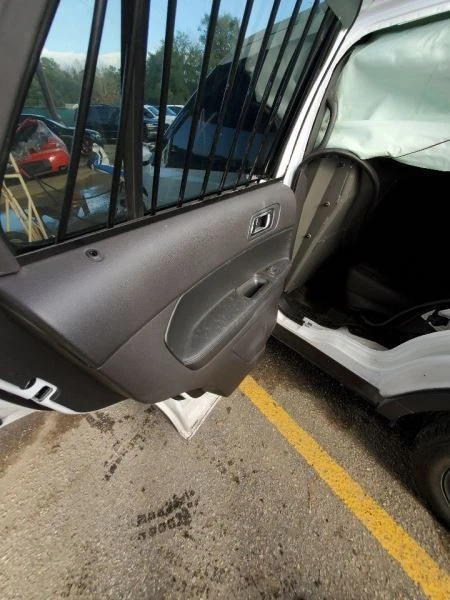 Panel de moldura de puerta interior trasera izquierda interceptor 4 puertas OEM 2015 Ford Explorer Foto 3 de 4