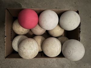 12 Lacrosse Balls Good Condition, Meets NFHS & NOCSAE Spf