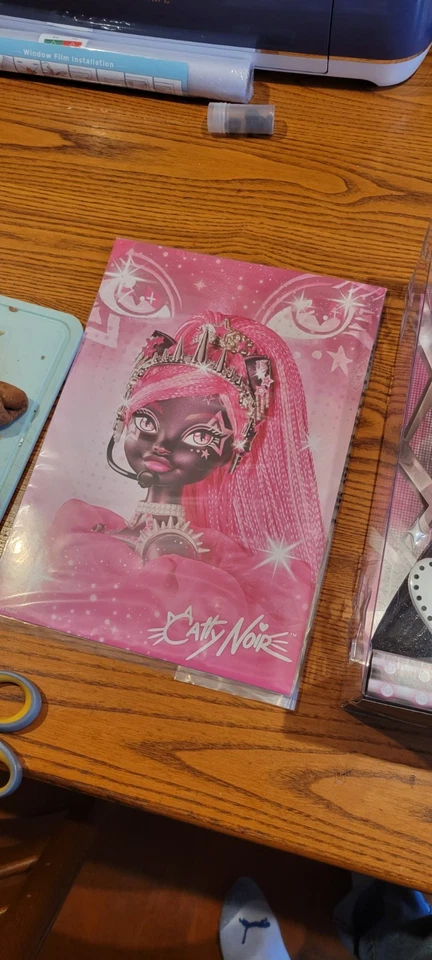 Monster High 2025 Fang Vote Catty Noir Doll In Hand -Ship Box - Limited Poster - Image 2 of 2