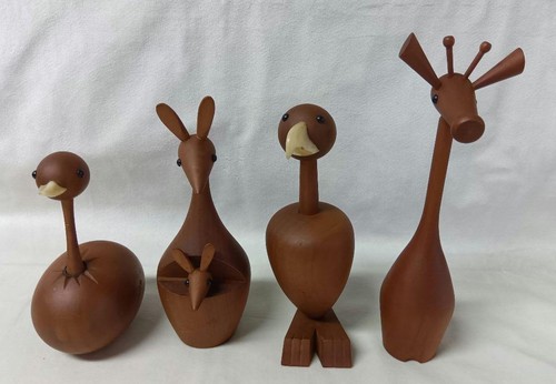 Senshukai Royal Pets Set of 19 types Wooden Animals Goods Wooden Toys - Picture 3 of 16