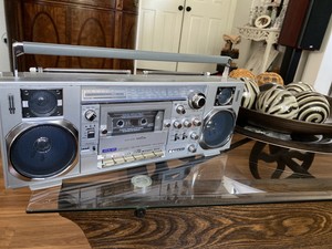 sanyo mini boombox