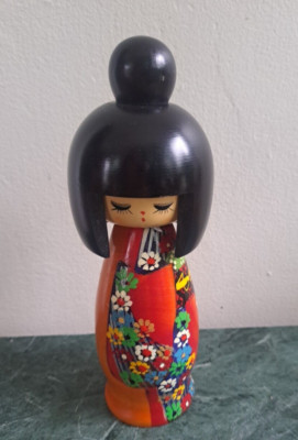SIGNED JAPANESE WOOD KOKESHI DOLL FLOWERED KIMONO BY HAJIME MIYASHITA 7.5'' T