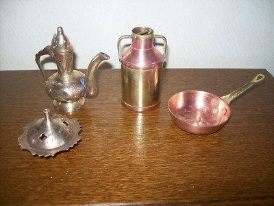 6 TASSES DE DINETTE DE POUPEE EN CUIVRE